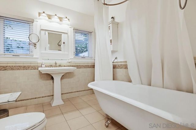 206 N Wilton Pl, Los Angeles, CA 90004