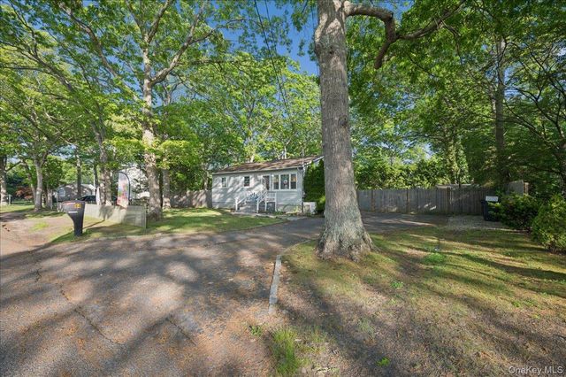 84 Queen Road, Mastic Beach, NY 11951