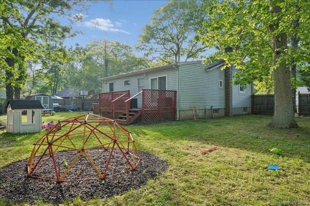 84 Queen Road, Mastic Beach, NY 11951