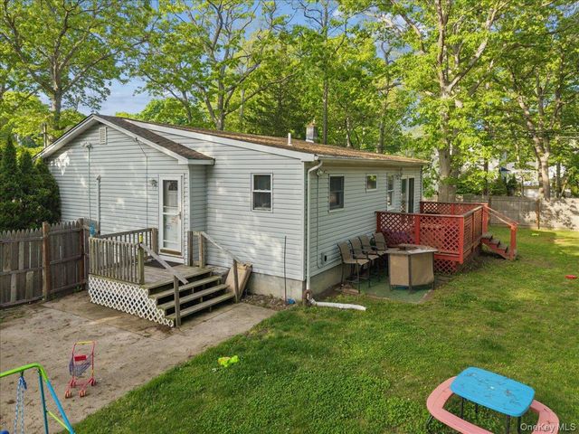 84 Queen Road, Mastic Beach, NY 11951