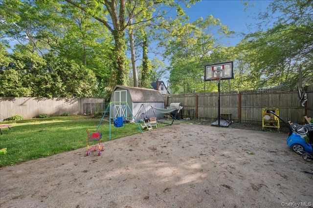 84 Queen Road, Mastic Beach, NY 11951
