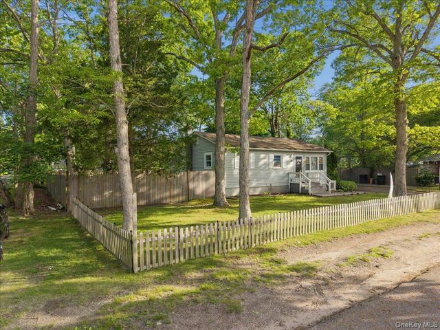 84 Queen Road, Mastic Beach, NY 11951