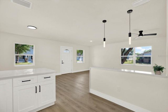 907 E RENFRO STREET, Plant City, FL 33563
