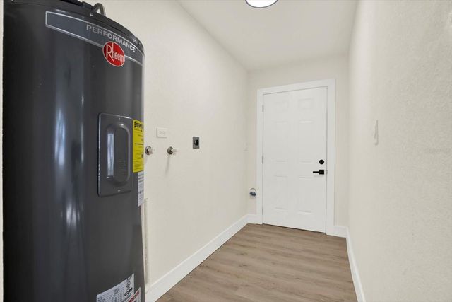 907 E RENFRO STREET, Plant City, FL 33563