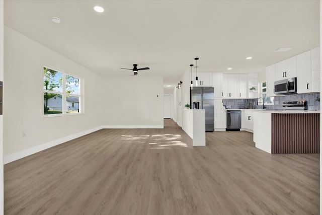 907 E RENFRO STREET, Plant City, FL 33563