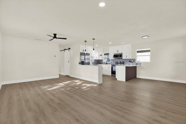 907 E RENFRO STREET, Plant City, FL 33563