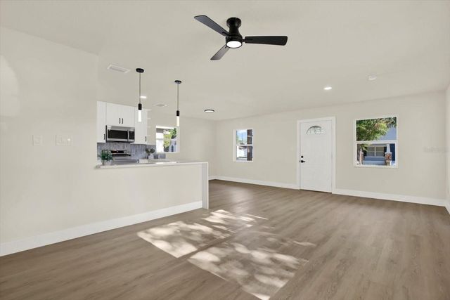 907 E RENFRO STREET, Plant City, FL 33563