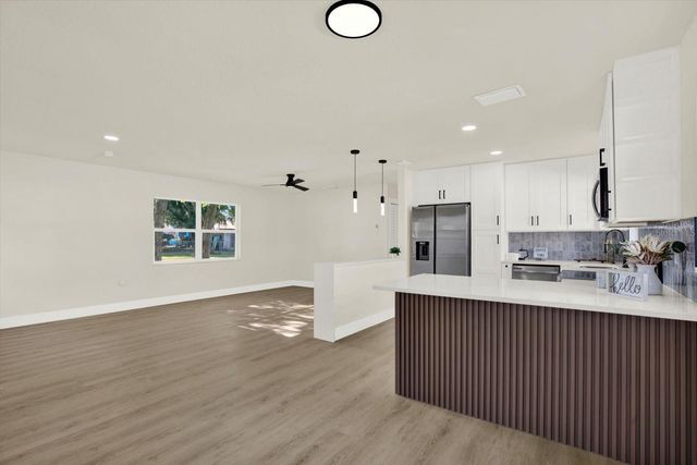 907 E RENFRO STREET, Plant City, FL 33563