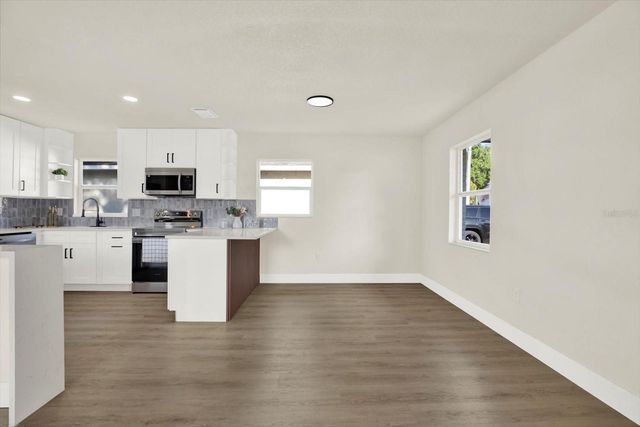 907 E RENFRO STREET, Plant City, FL 33563