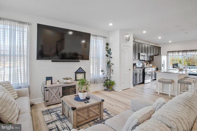 1819 BETTERTON RD, Essex, MD 21221