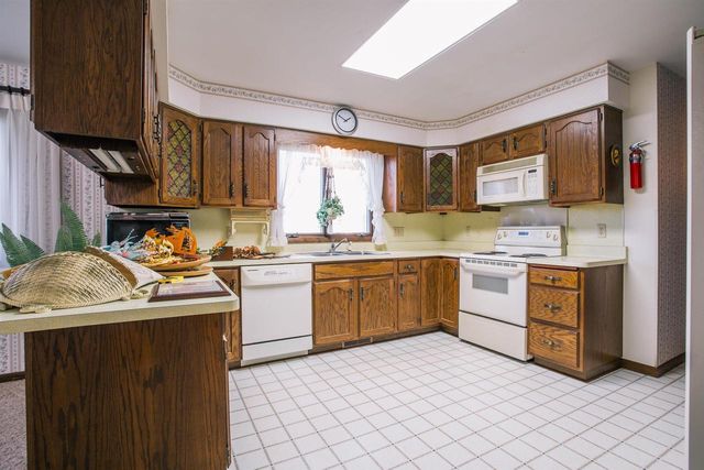 300 E MILLER STREET, Greenwood, WI 54437