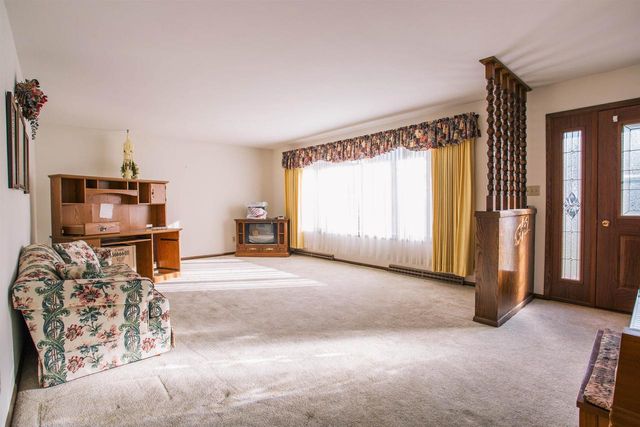 300 E MILLER STREET, Greenwood, WI 54437