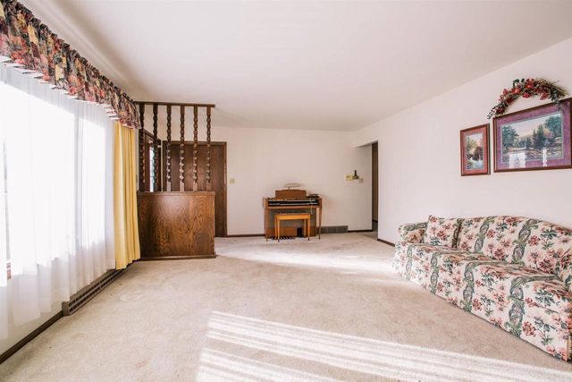 300 E MILLER STREET, Greenwood, WI 54437