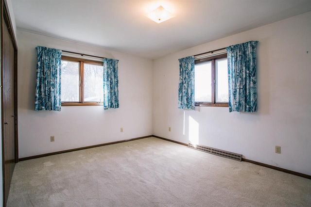 300 E MILLER STREET, Greenwood, WI 54437