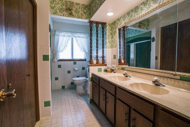 300 E MILLER STREET, Greenwood, WI 54437