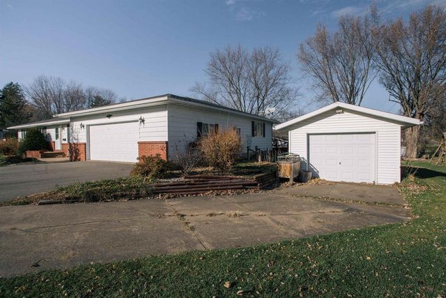 300 E MILLER STREET, Greenwood, WI 54437