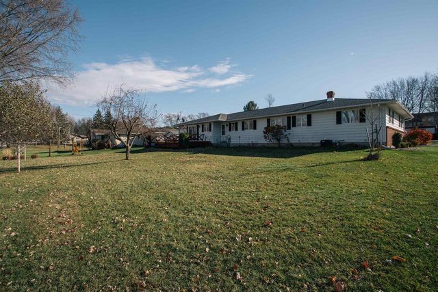 300 E MILLER STREET, Greenwood, WI 54437