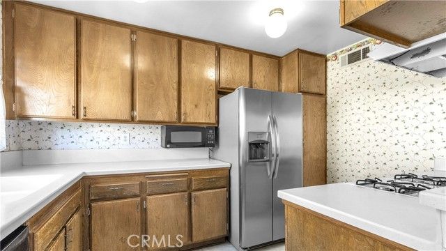 1719 Rogers Place 33H, Burbank, CA 91504