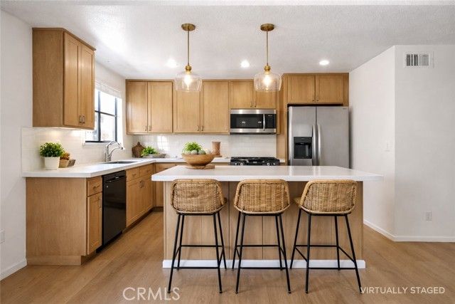 1719 Rogers Place 33H, Burbank, CA 91504