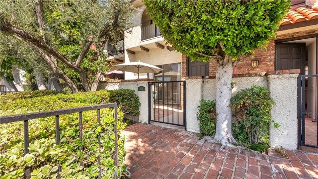 1719 Rogers Place 33H, Burbank, CA 91504