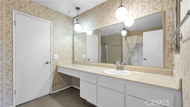 1719 Rogers Place 33H, Burbank, CA 91504