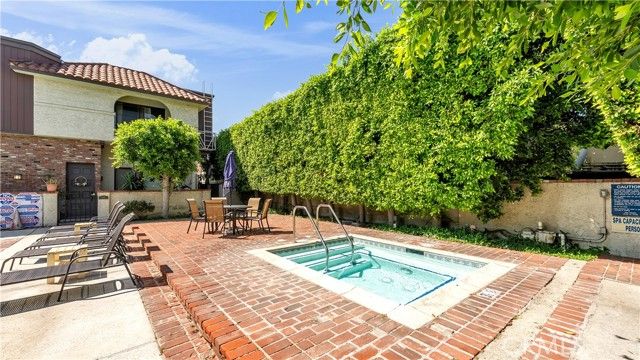 1719 Rogers Place 33H, Burbank, CA 91504