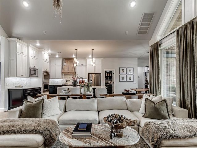 8909 SW 105th Street, Oklahoma City, OK 73173