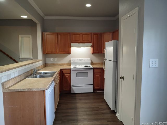 5003 Summit Pass Apt 3, San Antonio, TX 78229