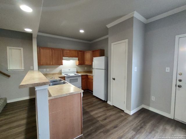 5003 Summit Pass Apt 3, San Antonio, TX 78229