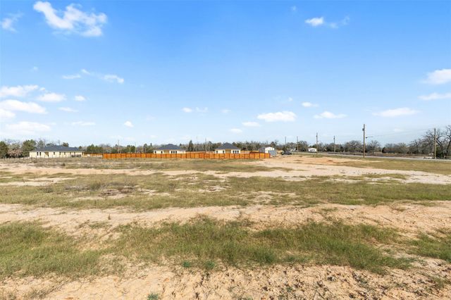 131 Los Robles RD, Elgin, TX 78621