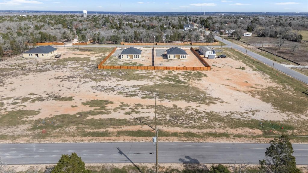 131 Los Robles RD, Elgin, TX 78621