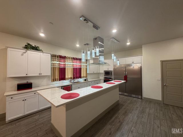 5917 Hawthorn Tree Lane, Bakersfield, CA 93313