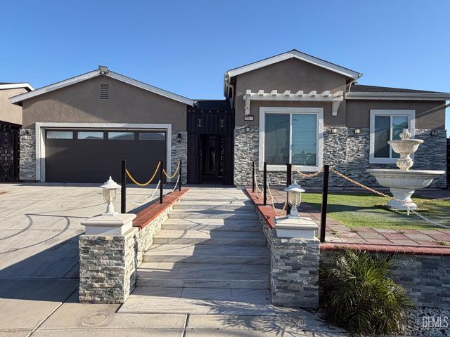 5917 Hawthorn Tree Lane, Bakersfield, CA 93313