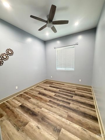 5917 Hawthorn Tree Lane, Bakersfield, CA 93313
