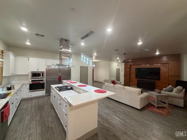 5917 Hawthorn Tree Lane, Bakersfield, CA 93313