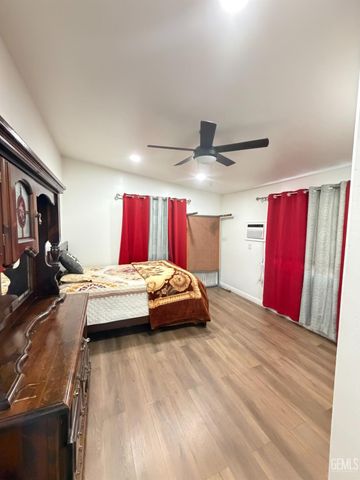 5917 Hawthorn Tree Lane, Bakersfield, CA 93313