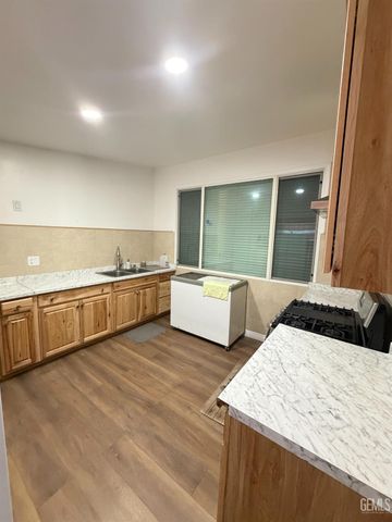 5917 Hawthorn Tree Lane, Bakersfield, CA 93313