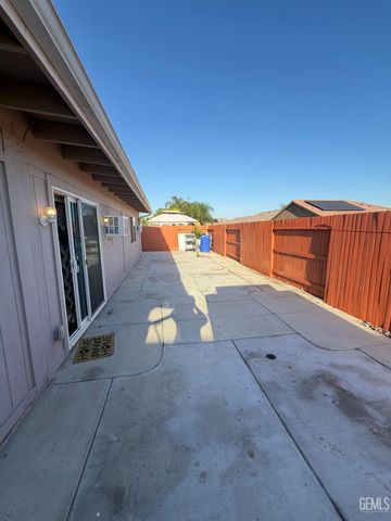 5917 Hawthorn Tree Lane, Bakersfield, CA 93313
