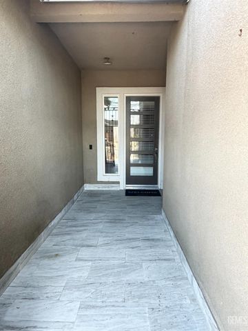5917 Hawthorn Tree Lane, Bakersfield, CA 93313