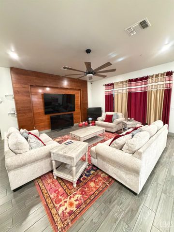 5917 Hawthorn Tree Lane, Bakersfield, CA 93313