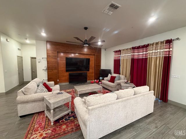 5917 Hawthorn Tree Lane, Bakersfield, CA 93313