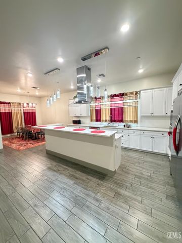 5917 Hawthorn Tree Lane, Bakersfield, CA 93313