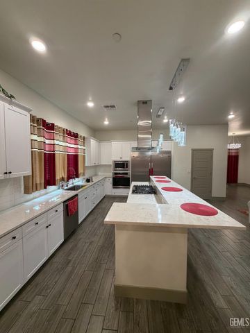 5917 Hawthorn Tree Lane, Bakersfield, CA 93313