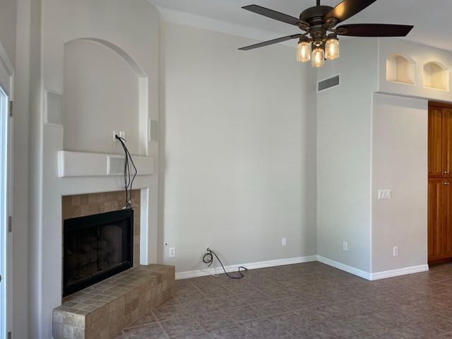 21611 N 48th Place, Phoenix, AZ 85054