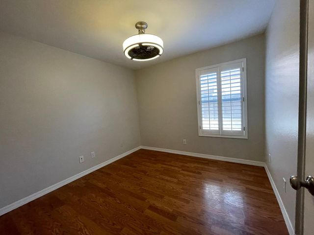 21611 N 48th Place, Phoenix, AZ 85054