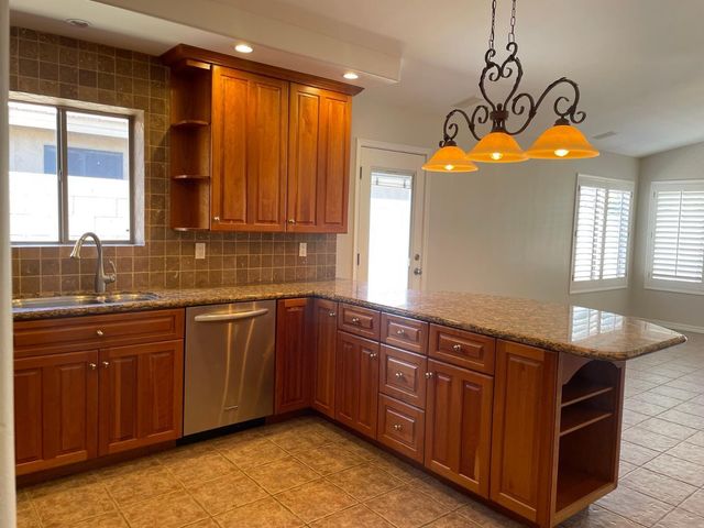 21611 N 48th Place, Phoenix, AZ 85054