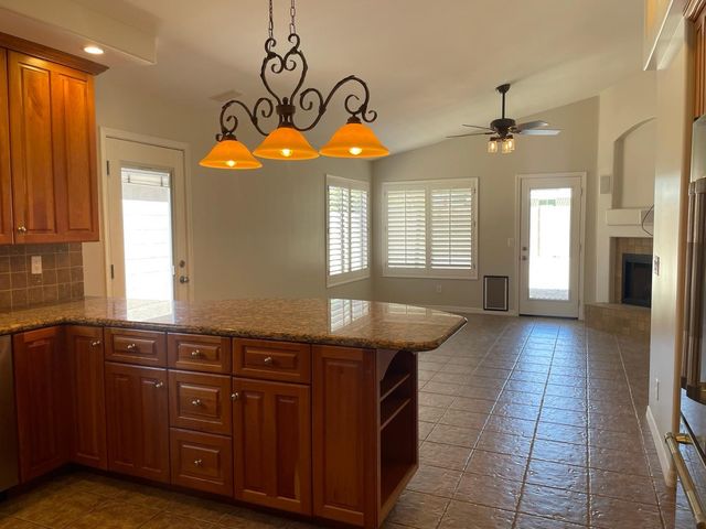 21611 N 48th Place, Phoenix, AZ 85054