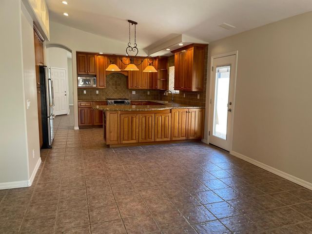 21611 N 48th Place, Phoenix, AZ 85054