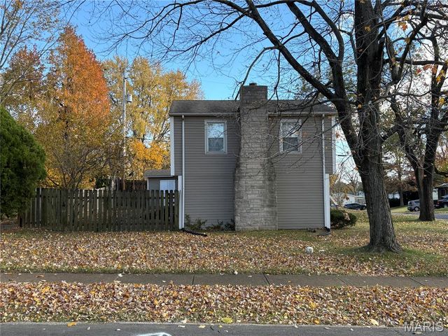 2305 Teakwood Manor Drive, Florissant, MO 63031