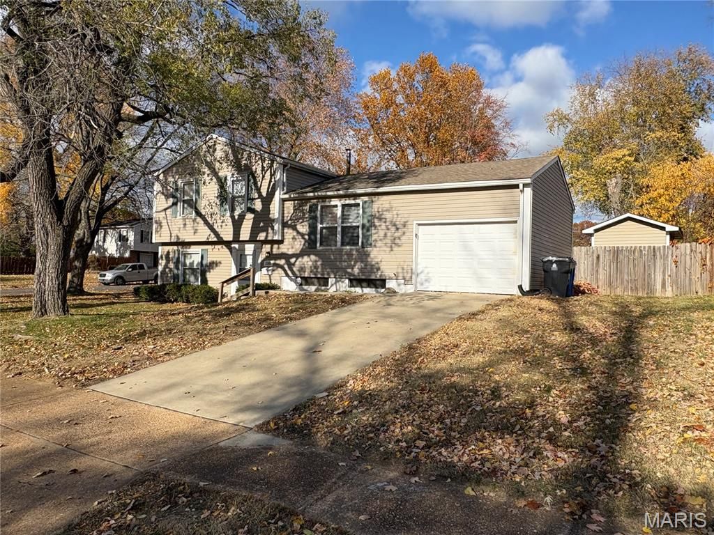 2305 Teakwood Manor Drive, Florissant, MO 63031